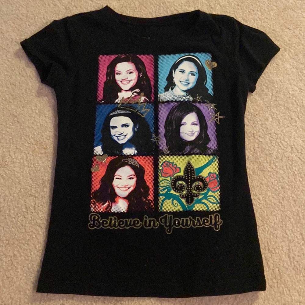 Descendants T-shirt size small (6/6x) kids